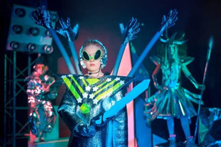 19 DIY Alien Costume Ideas for Halloween 2023