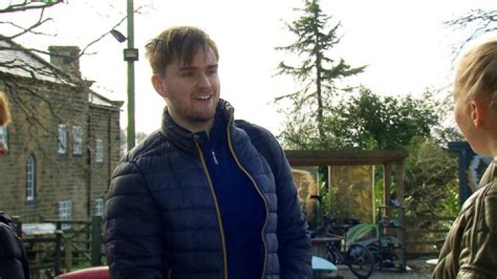 Chas Dingle terrified as stalker returns