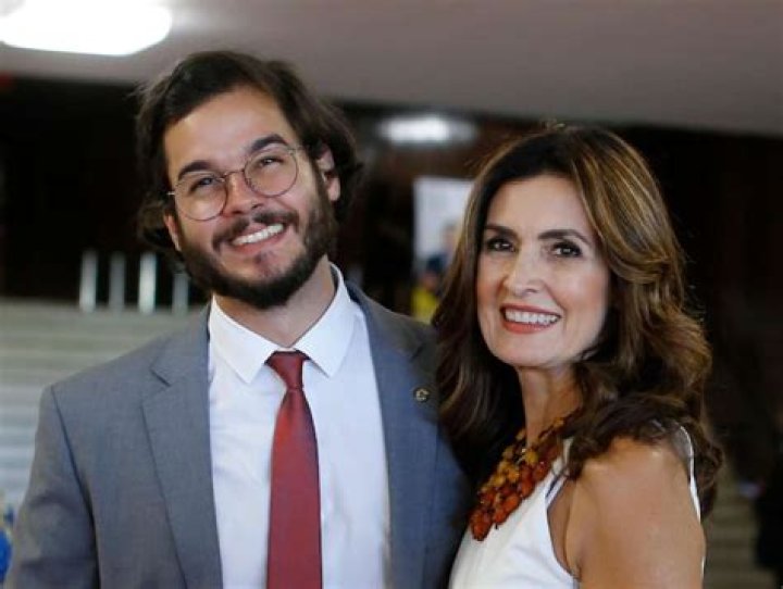 Fátima Bernardes Idade, Namorado, Biografia, wikipedia, Altura, Peso, Família, Casamento