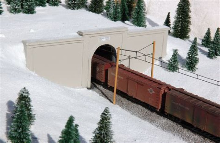 Model railroad snow products - Trains