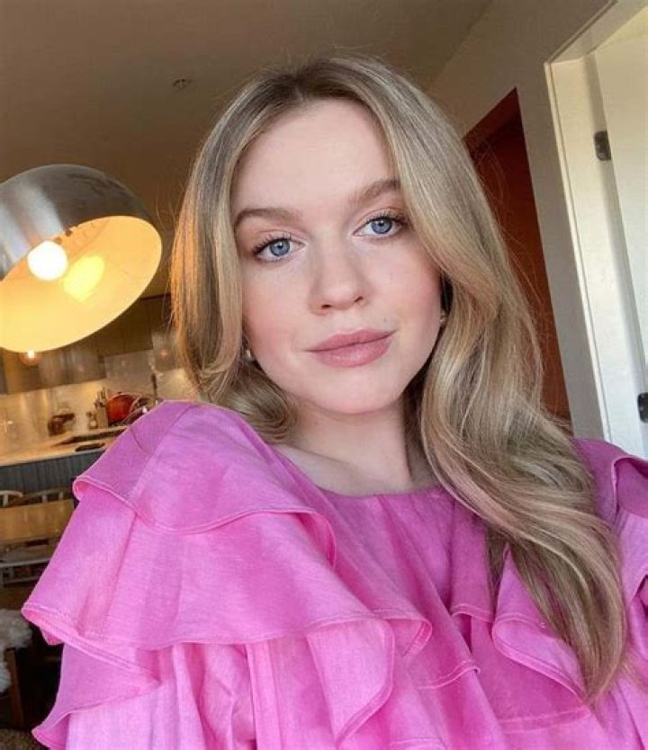Roan Curtis Age, Birthday, Wikipedia, Height, Husband, Boyfriend, Family, Biography, Net Worth
