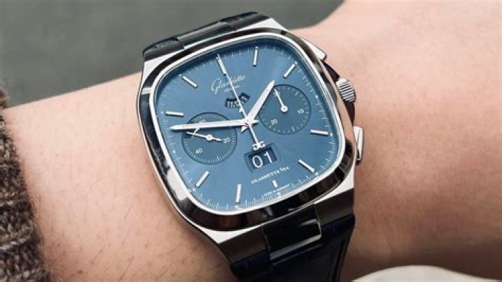 Square Watches vs. Round Watches: Which Is Right for You?