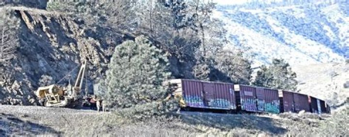 Tehachapi Pass line reopened after derailment (corrected)