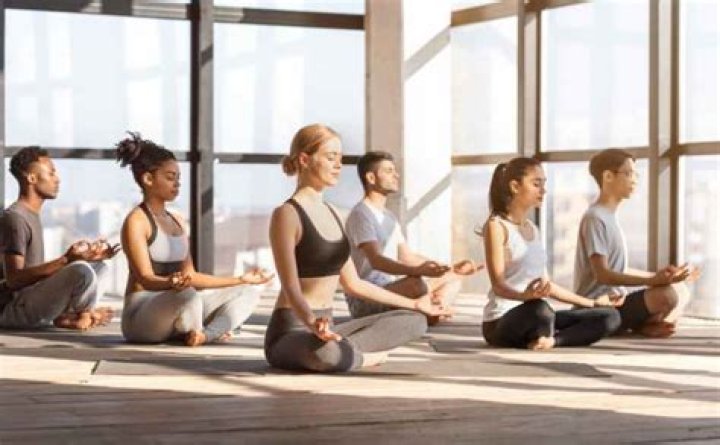 This Woman Did Yoga In Public - And People's Reactions Are Great